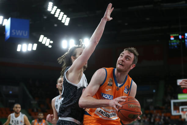 多人追求卓 多人追求卓