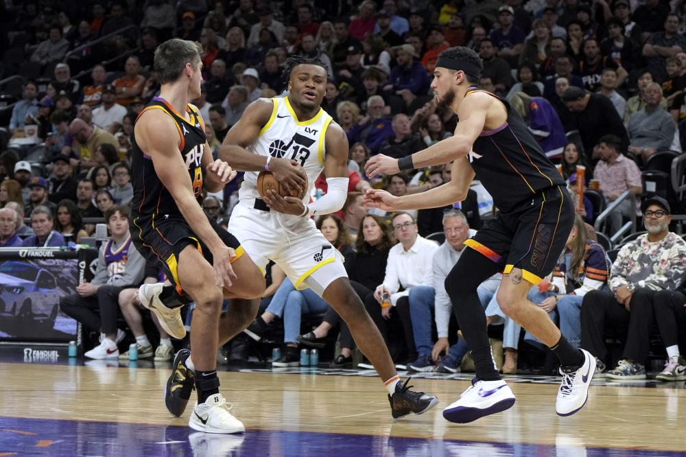 鲍威尔虽在 鲍威尔虽在